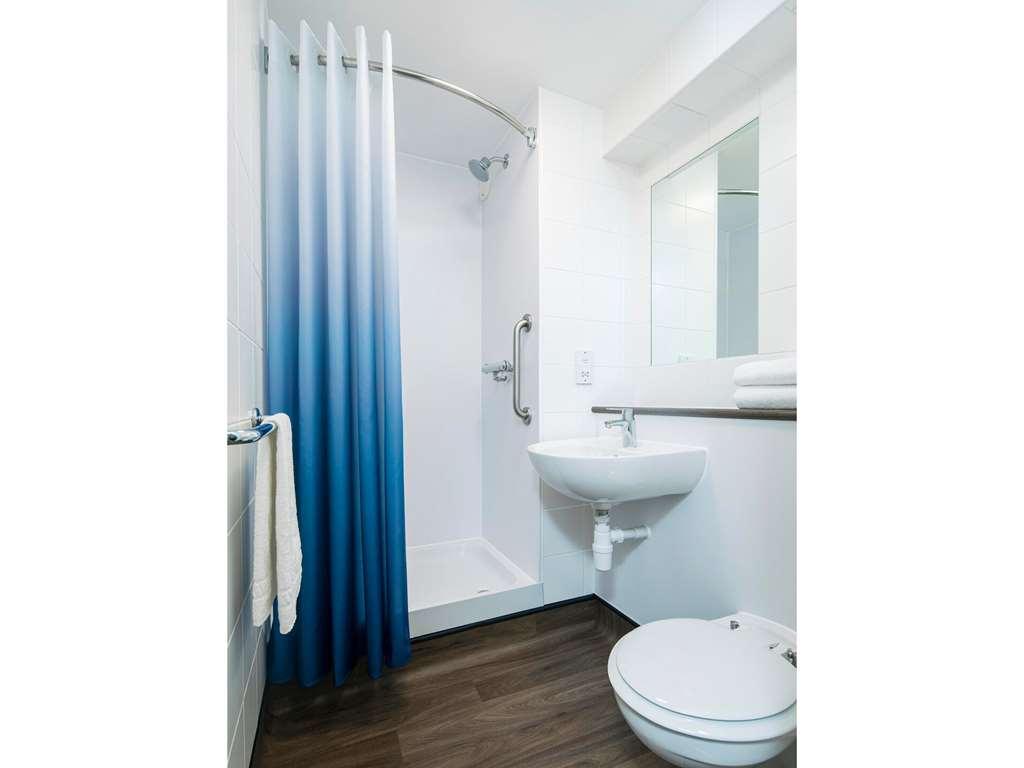 Travelodge เชลเทนแฮม ภายนอก รูปภาพ