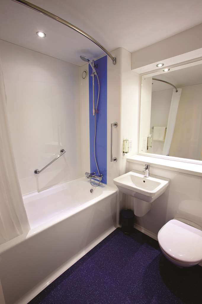 Travelodge เชลเทนแฮม ห้อง รูปภาพ
