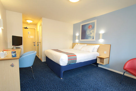 Travelodge เชลเทนแฮม ห้อง รูปภาพ